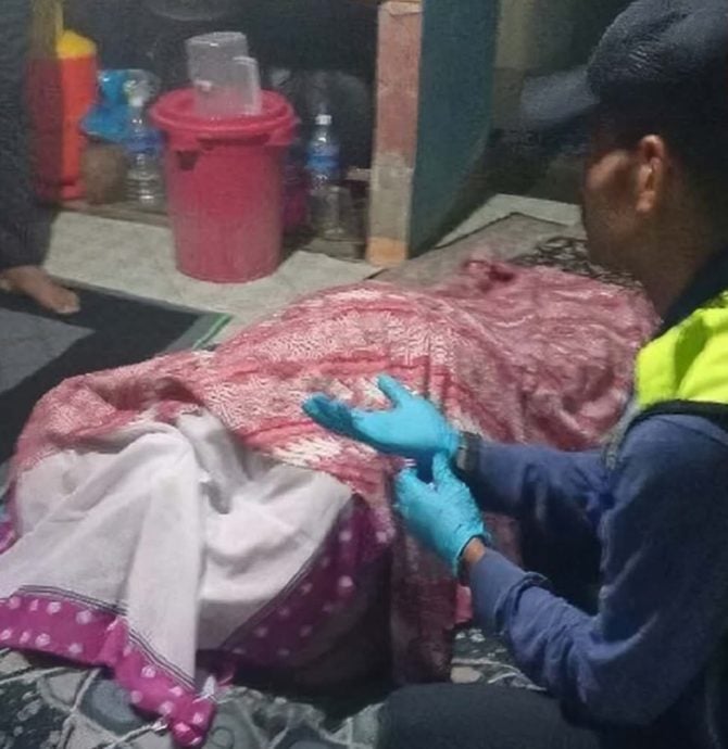 东：话望生消拯局昨晚协助警方处理一名约重200公斤的肥胖女性的遗体。