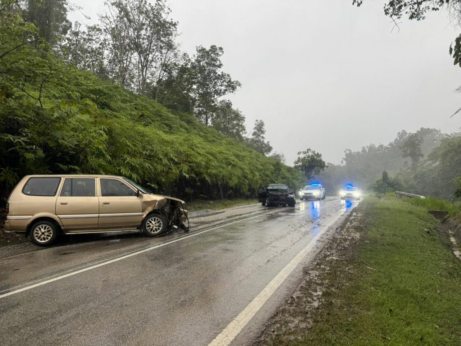东:话望生通往日里第7公里处的公路发生死亡车祸,一名68岁的男性司机送院抢救,惟最后还是在医院逝世。
