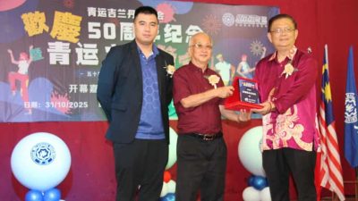 胡胜峰：见证50年发展  丹青运三代同堂迎新局