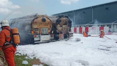 3油槽罗里补给空军飞机时起火燃烧 幸无伤亡