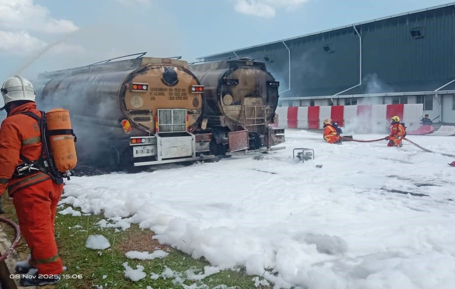 东:(已签发)3油槽罗里起火燃烧 幸无伤亡