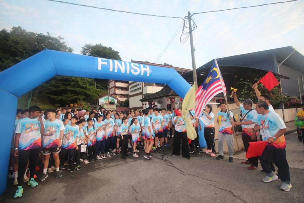 东：（已签发）中竞华小全民义走反应热烈，500人参与筹款破8万目标