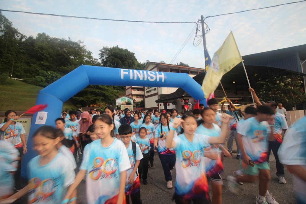 东：（已签发）中竞华小全民义走反应热烈，500人参与筹款破8万目标