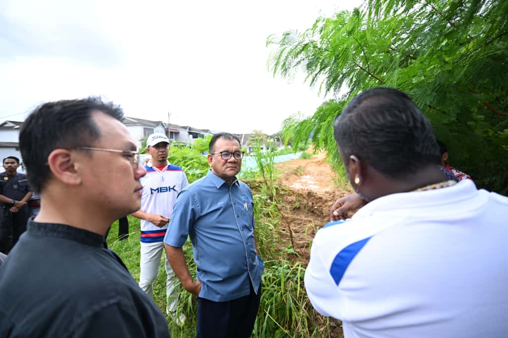 东：（已签发）关丹阿亦布爹建筑工地泥水外溢 市政厅：发展商着手改善 