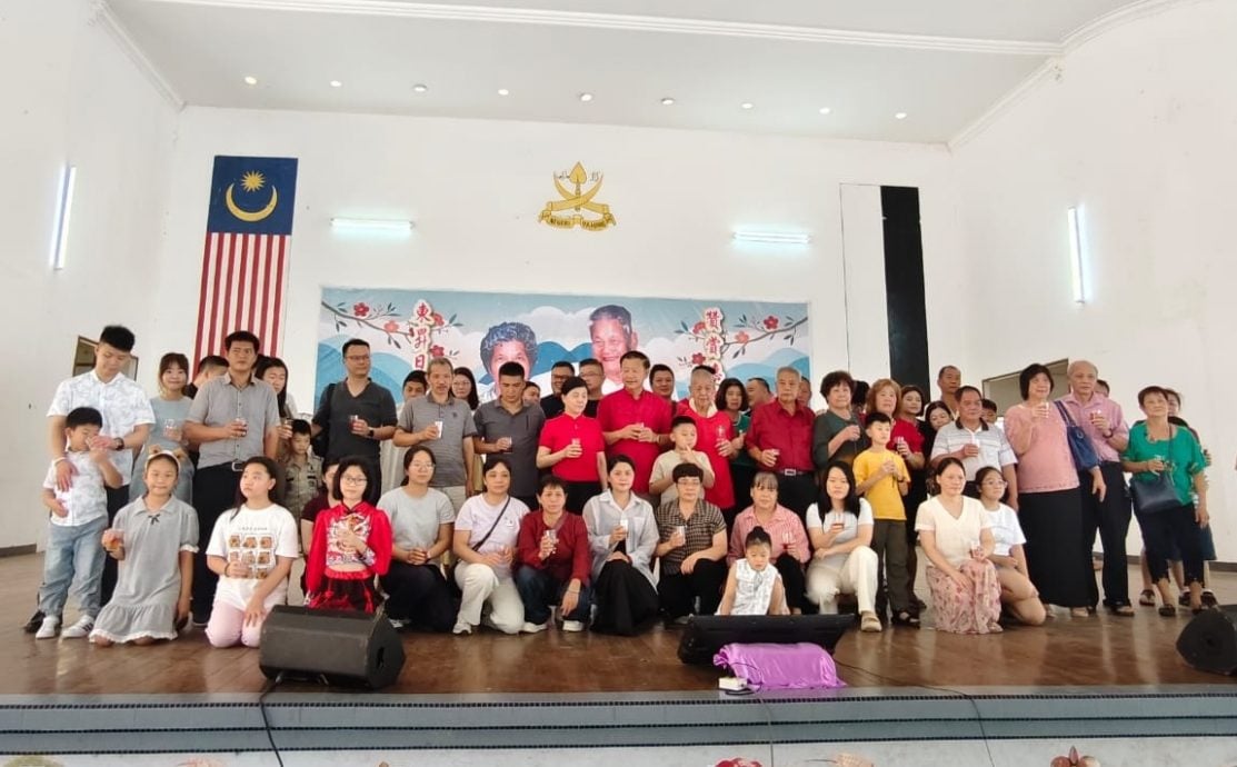 东:(已签发)刘官金捐40万助教育慈善,延续双亲乐善好施精神