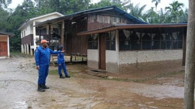 劳勿及立卑突发水灾  42人迁入临时疏散中心