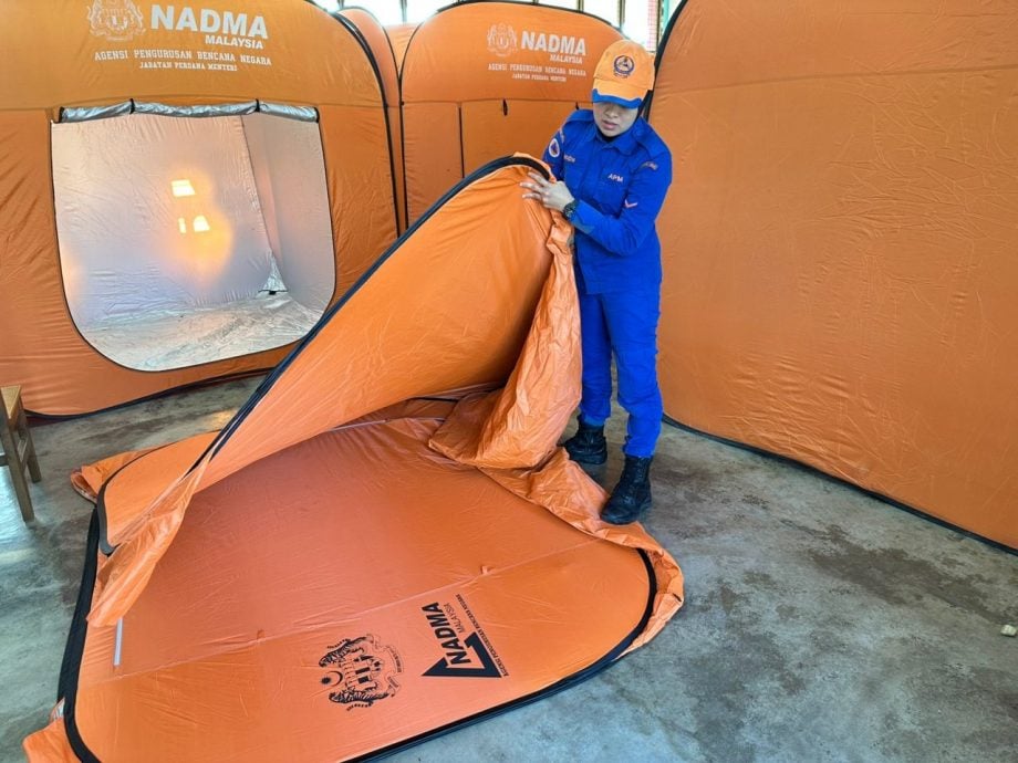 东：（已签发）大水消退灾民返家，劳勿21疏散中心关闭