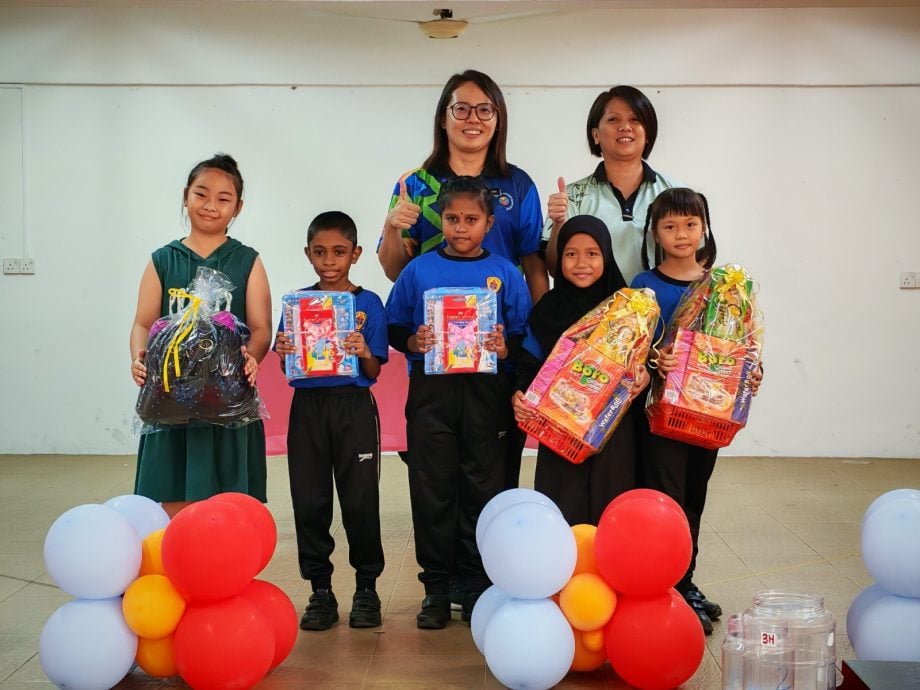 东：（已签发）姚贞暖华小儿童节 校园变游乐场 学生玩得尽兴