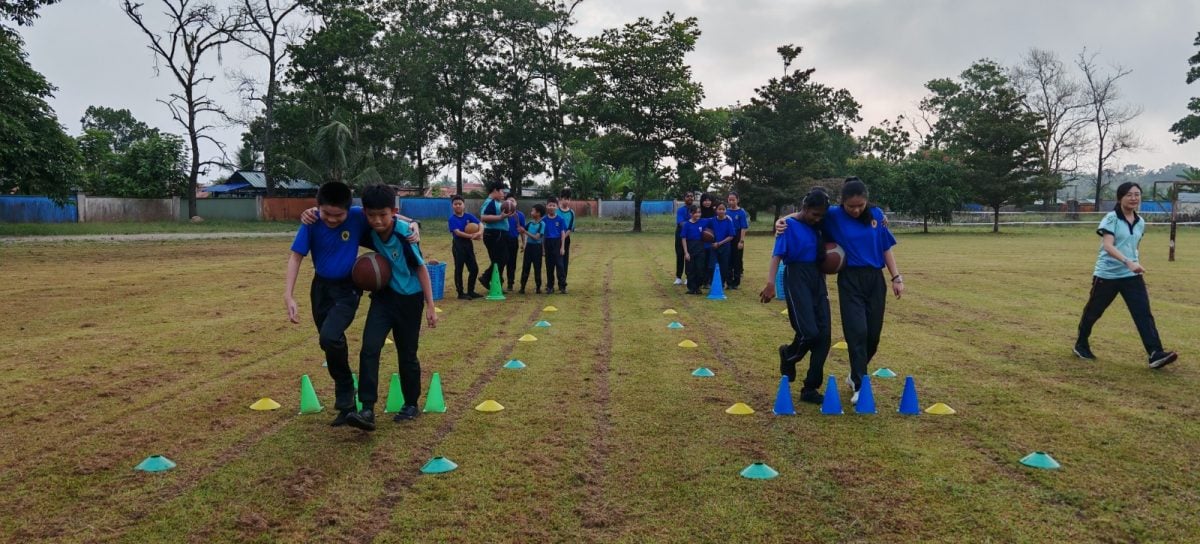 东：（已签发）姚贞暖华小儿童节 校园变游乐场 学生玩得尽兴