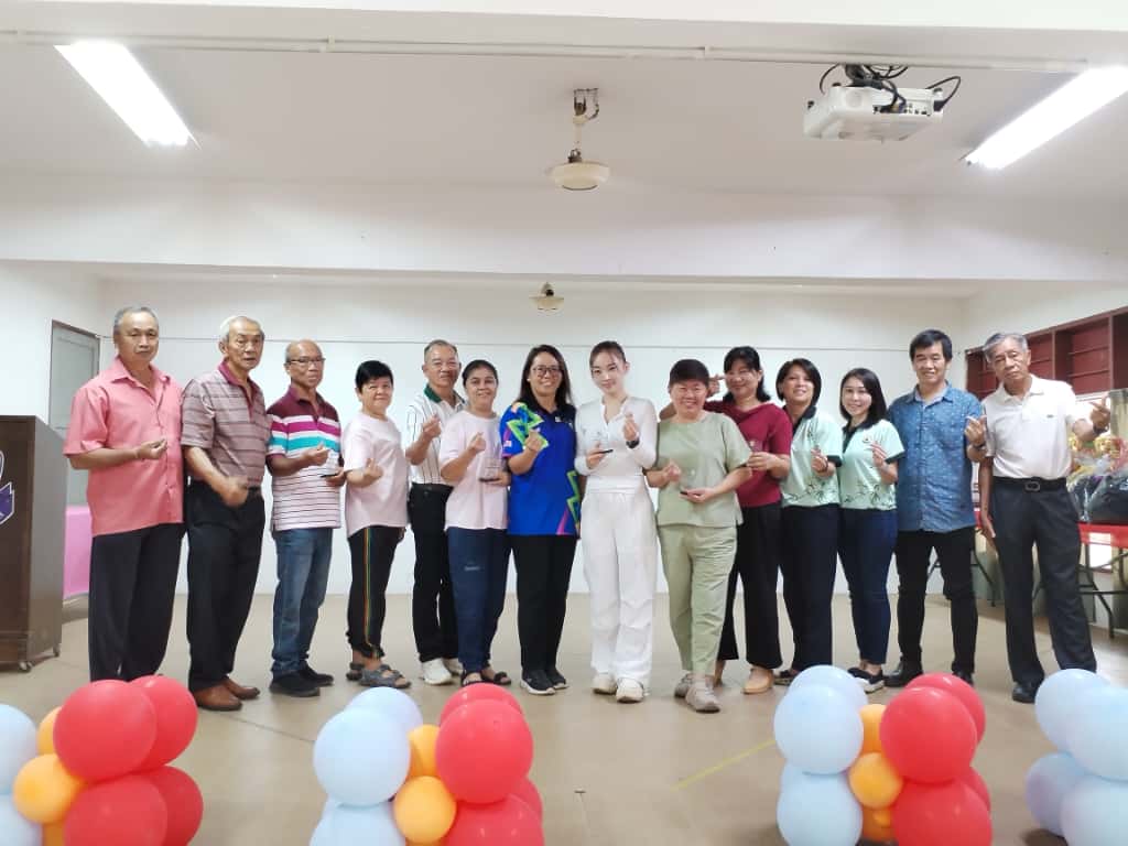 东：（已签发）姚贞暖华小儿童节 校园变游乐场 学生玩得尽兴