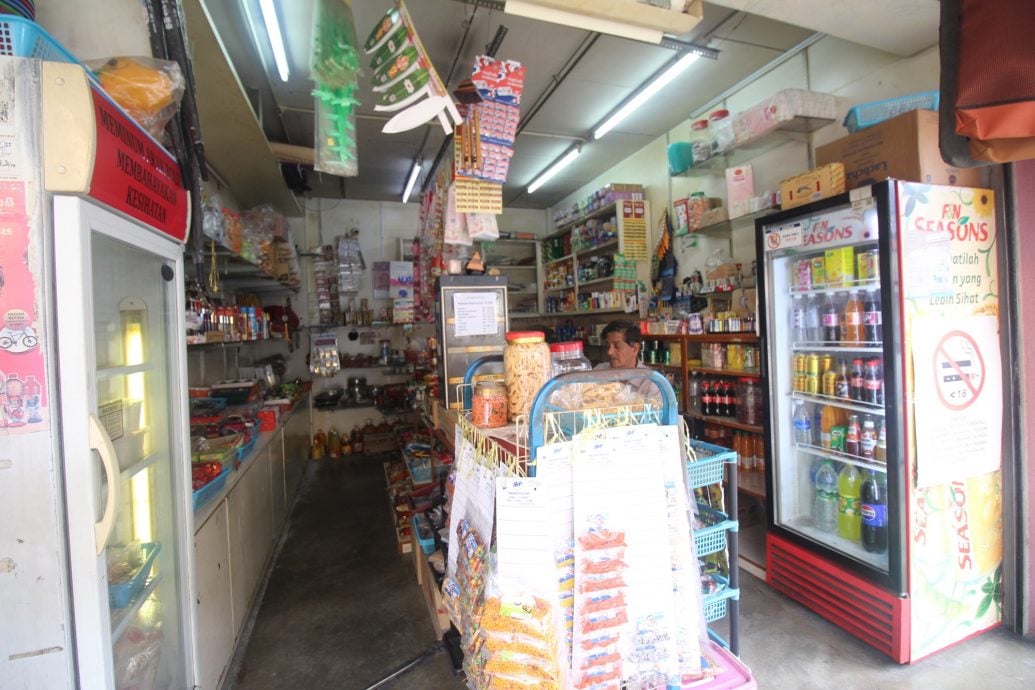 东：（已签发）宵小雨夜撬店偷窃，小商痛失4500现款