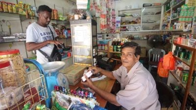 宵小雨夜撬店偷窃 小商痛失4500现款