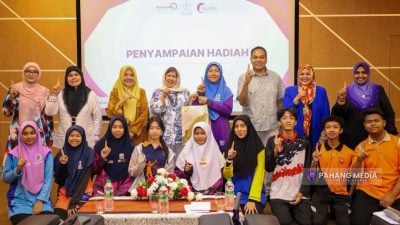 东：（已签发）彭亨州政府鼓励女性教育与发展同步