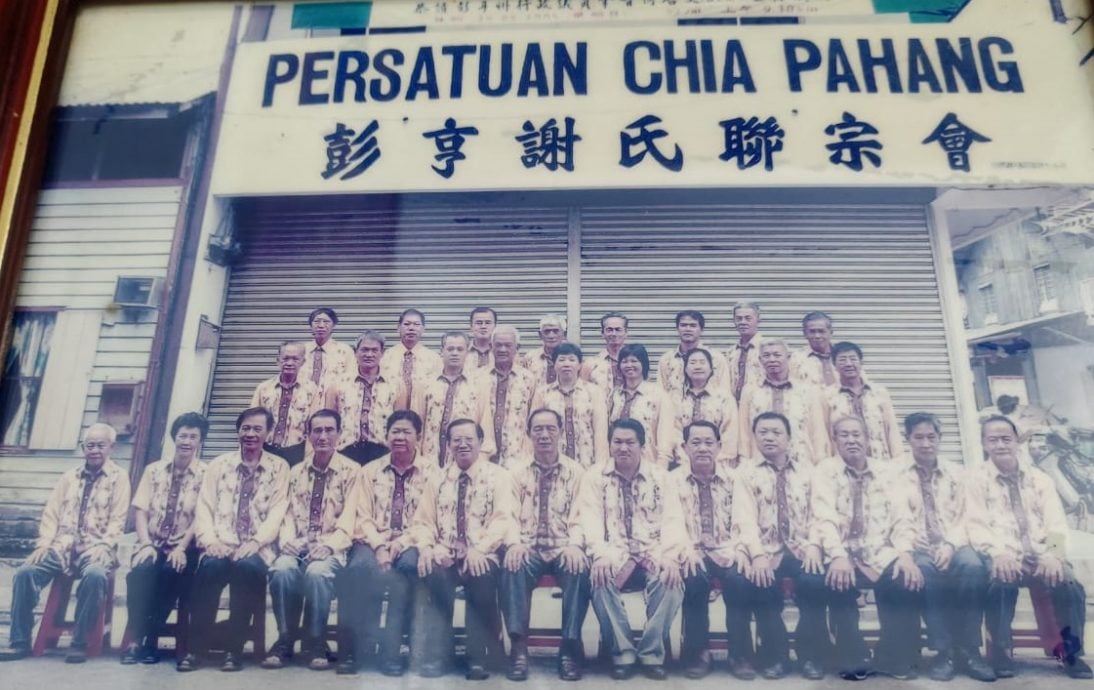 东：（已签发）彭亨谢氏联宗会产业受托人谢伟荣赞同产业转换为会馆名下