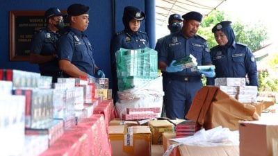 彭关税局捣破中转站  空屋藏值162万逃税烟