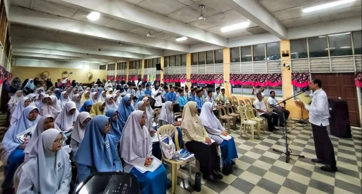 东：（已签发）彭州2400 SPM考生列高风险