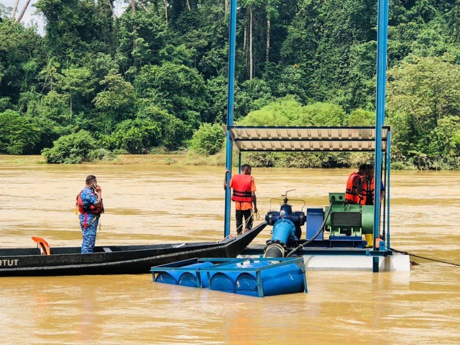 东：（已签发）彭水务管理公司：水灾波及部分往滤水厂的道路 但不影响水供 