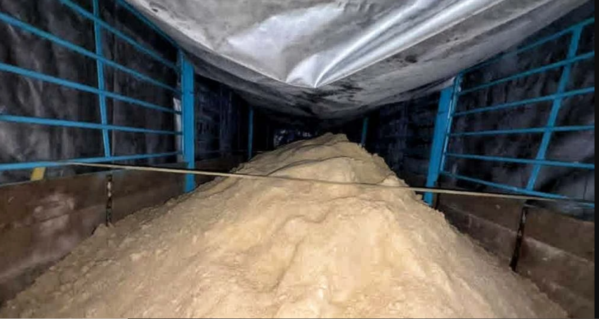 东：（已签发）拖格罗里司机运载3万5000公斤长石矿物