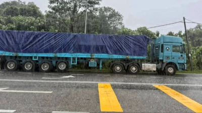 运载3.5万公斤长石矿物 拖格罗里司机被逮捕