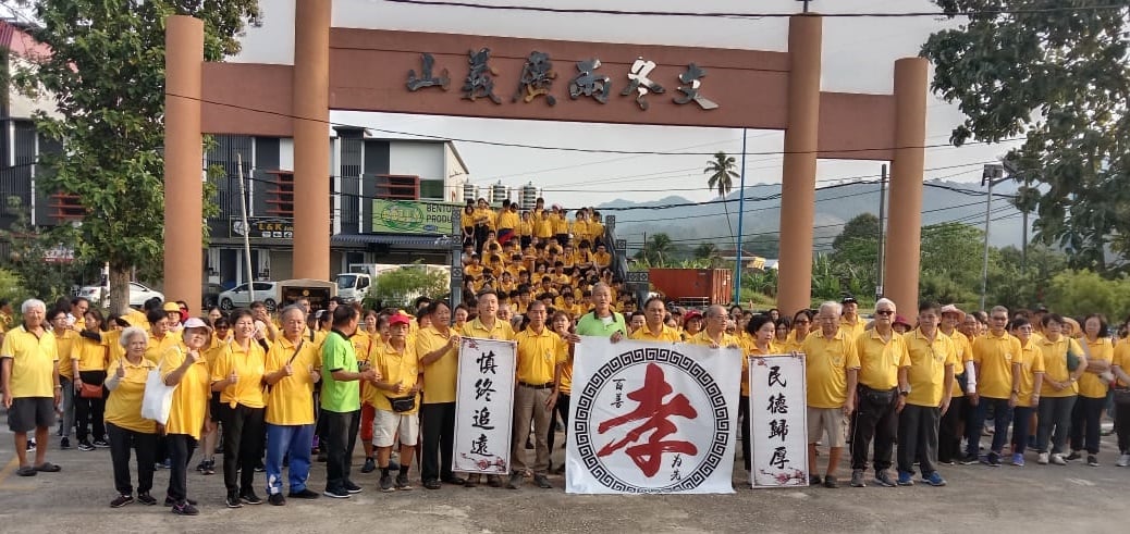 东：（已签发）文冬两广义山重阳义山行400人参加