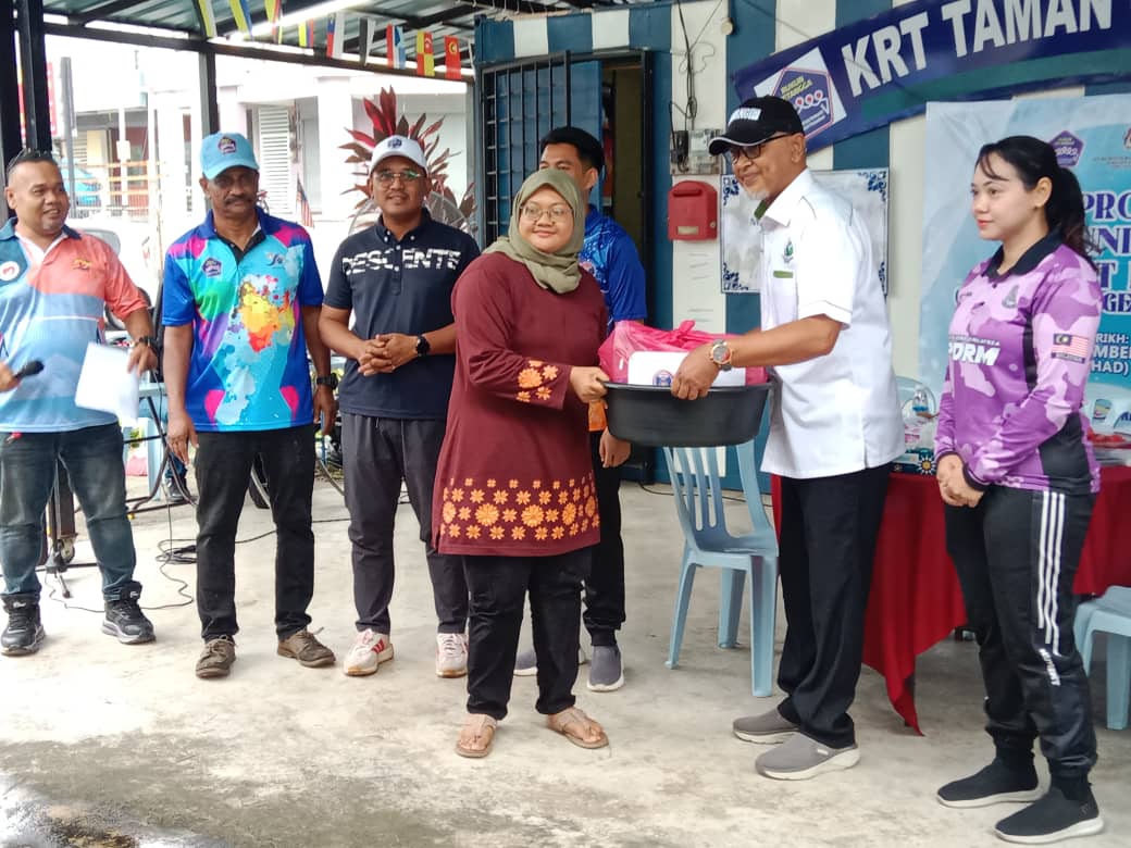 东：（已签发）文冬景美坊睦邻计划大扫除 加强居民团结