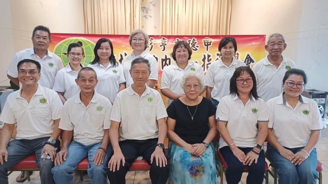 东：（已签发）文德甲少林气功内劲一指禅学会改选 胡桂华蝉联主席职