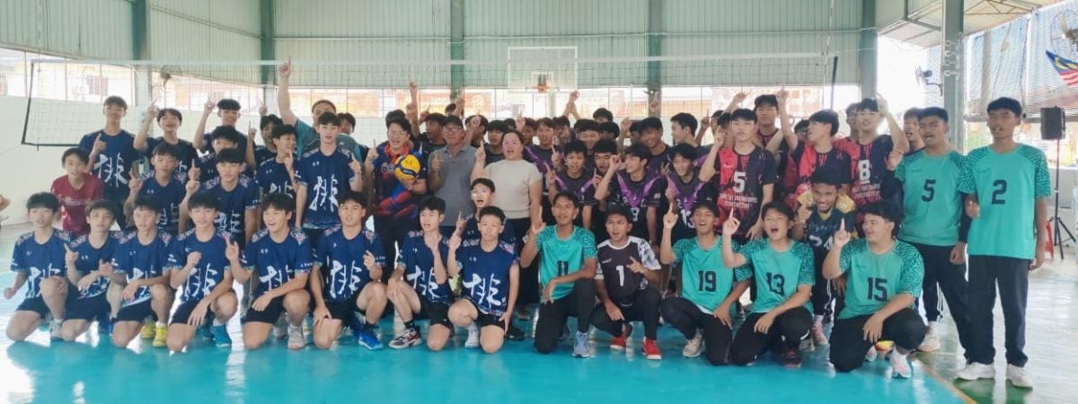 东:(已签发)昌明杯全彭18岁以下男子排球邀请赛