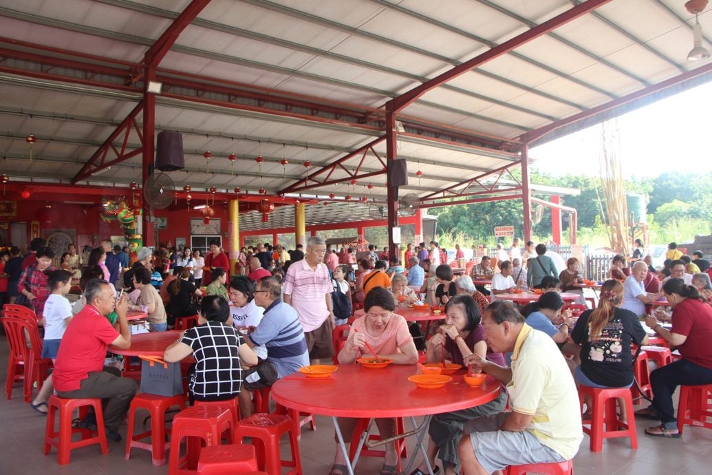 东:(已签发)梁清秀:劳勿都赖路观音堂,耗30万令吉重建功德堂