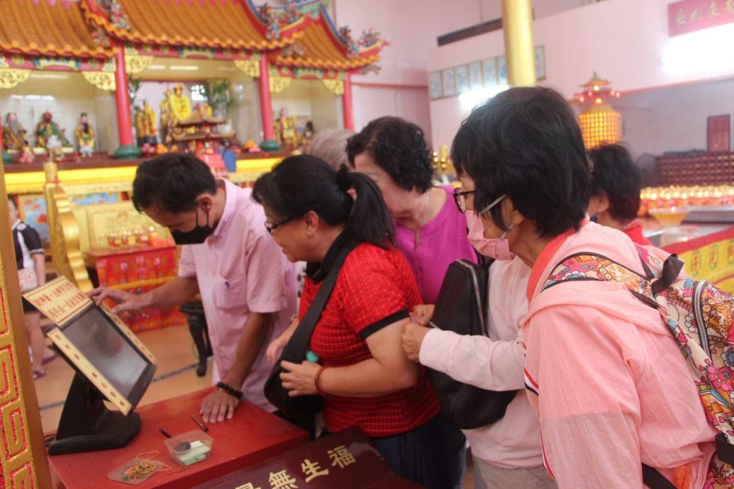 东:(已签发)梁清秀:劳勿都赖路观音堂,耗30万令吉重建功德堂