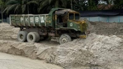 普通警察部队突击非法采金矿区  逮6男