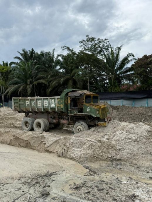 东：（已签发）涉非法采金 警察部队捕6男子