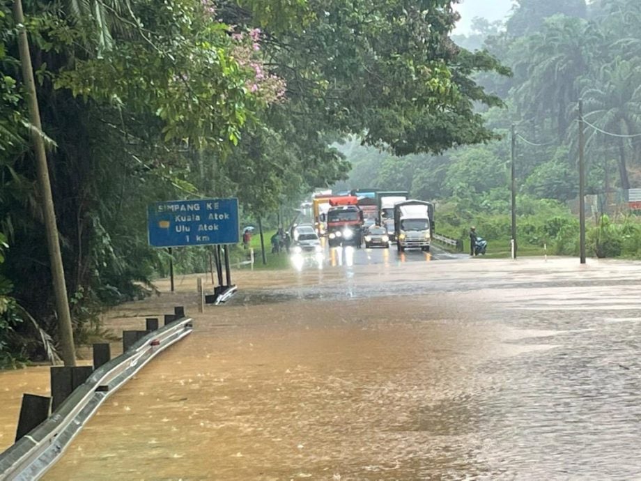 东:(已签发)立卑路近瓜拉阿督积水,禁轻型车辆通行
