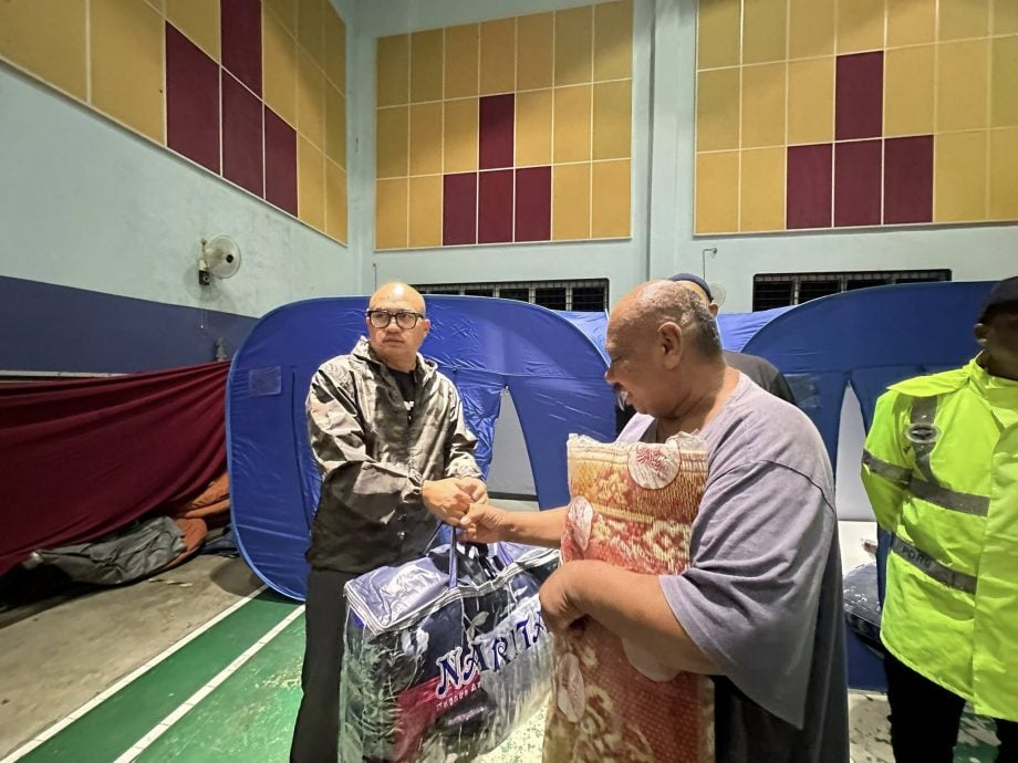 东:(已签发)立卑路近瓜拉阿督积水,禁轻型车辆通行