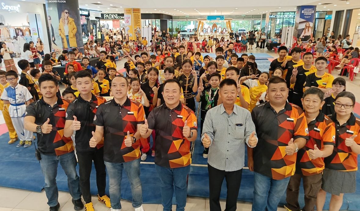 东：（已签发）第二届彭亨州关丹县武术比赛开幕仪式