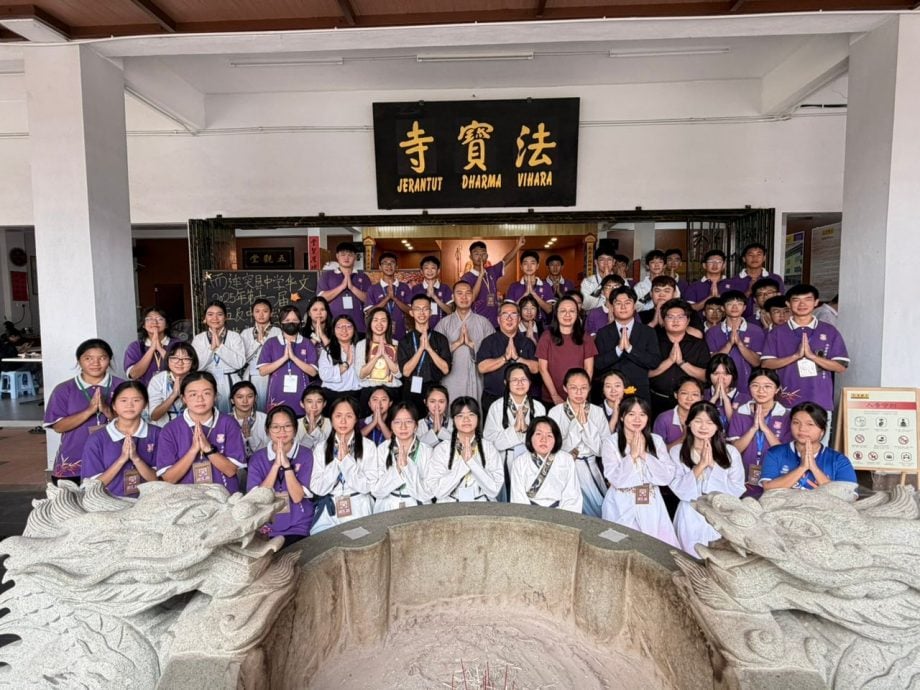 东:(已签发)而连突办毕业典礼暨祈福会 祈愿SPM应考生及中六毕业生考试顺利愿考试顺利、前程光明