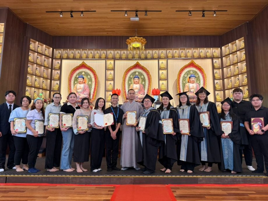 东:(已签发)而连突办毕业典礼暨祈福会 祈愿SPM应考生及中六毕业生考试顺利愿考试顺利、前程光明