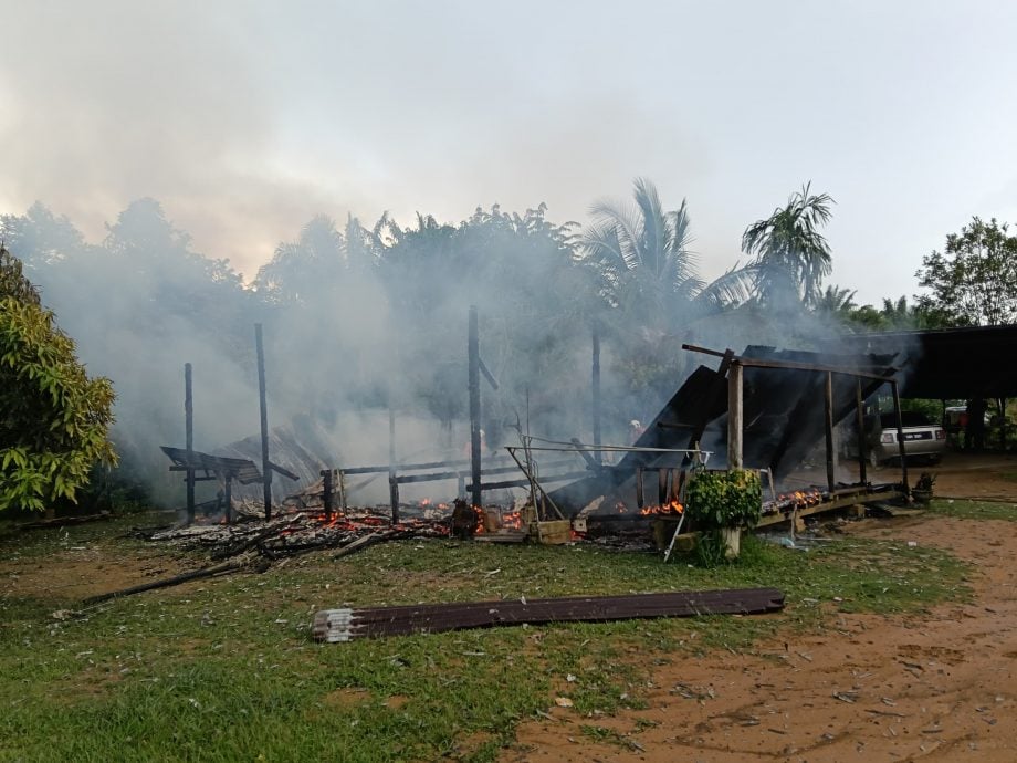 东:(已签发)那示一间临时屋火灾 无人伤亡