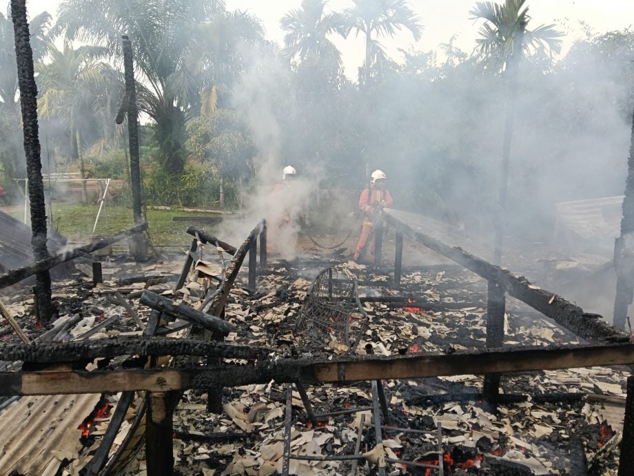 东:(已签发)那示一间临时屋火灾 无人伤亡