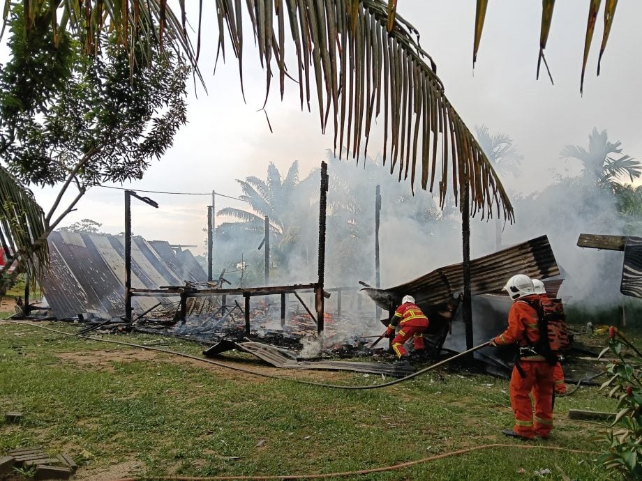 东:(已签发)那示一间临时屋火灾 无人伤亡
