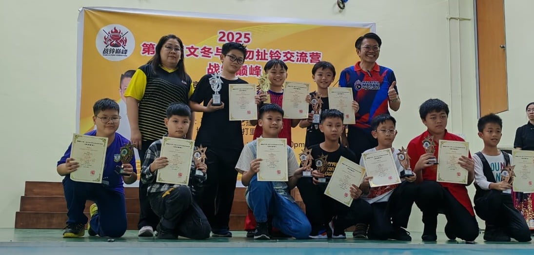 东：（已签发）首届文冬与劳勿《战铃颠峰》扯铃交流营发扬传统技艺 