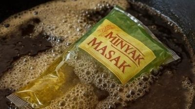 丢塑料包装进油锅炸食物特别脆？ 大马公共卫生促不可为威胁健康