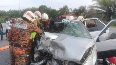 两车相撞 一男受困 4人包括女童受伤