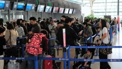 中国劝阻赴日旅游 上海机场赴日旅客仍多