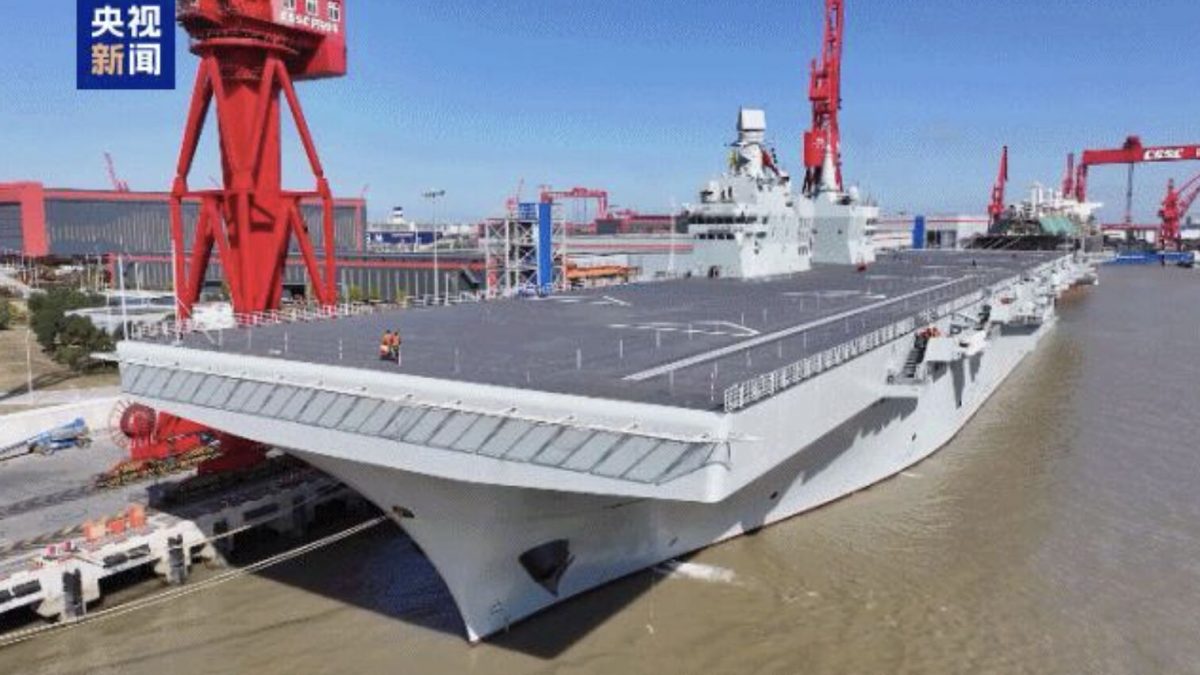 中国首艘076两栖攻击舰进行首次海试 同样具备电磁弹射甲板