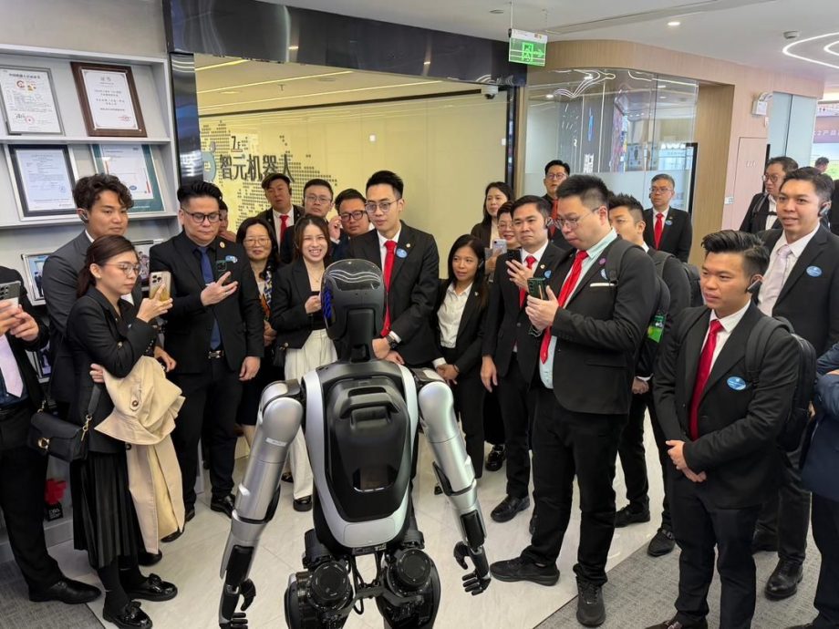 中总青商团签备忘录 与上海市侨青会合作