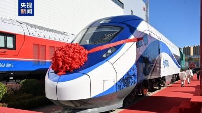中车大连为东铁生产   首批动车组机车下线