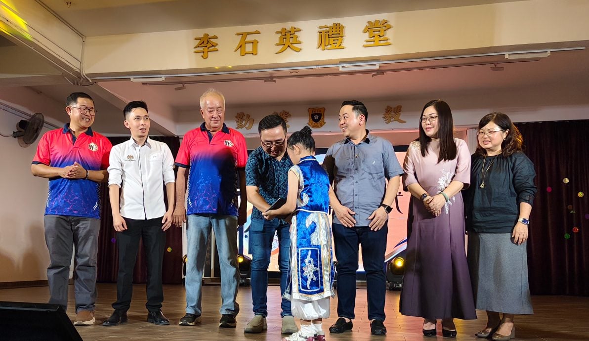 丹绒马林重新111周年校庆千人宴