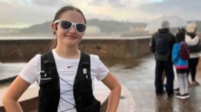 为癌症患者筹款 14岁少女5天连跑5场超马！