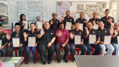 乐巴8村委会改组7留1换 1村长表现不达标被撤