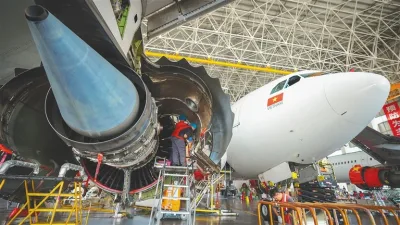 习近平赴三亚 要求高标准建设海南自贸港